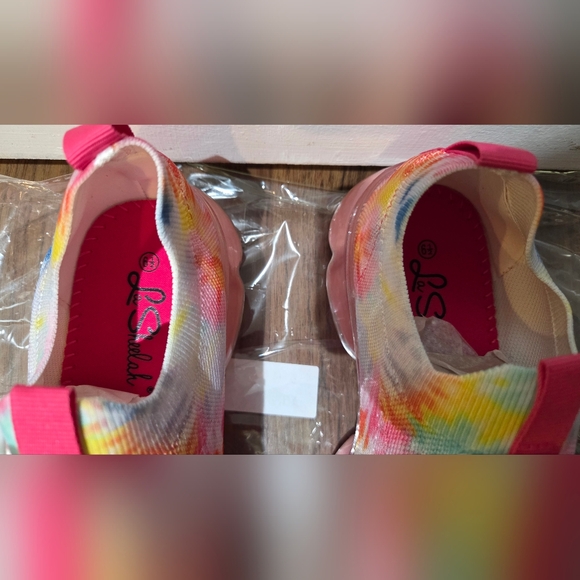 Women's La Sheelah Tie-Dye Sneaker, Size 6.5 NWOT - Picture 3 of 11